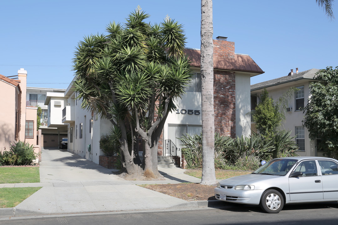 1055 S Holt Ave in Los Angeles, CA - Building Photo