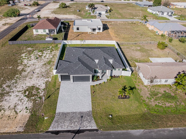 2014 NE 9th Ave in Cape Coral, FL - Building Photo - Building Photo