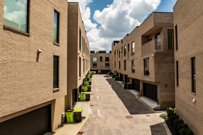 Linden Row in Nashville, TN - Building Photo - Building Photo