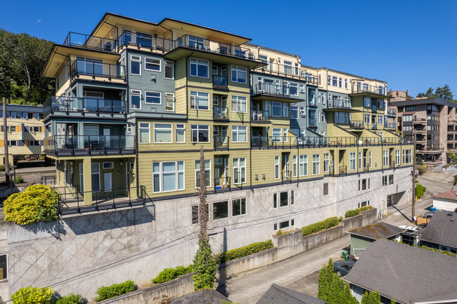 PORTAL OVER LAKE UNION CONDOMINIUM in Seattle, WA - Foto de edificio - Building Photo