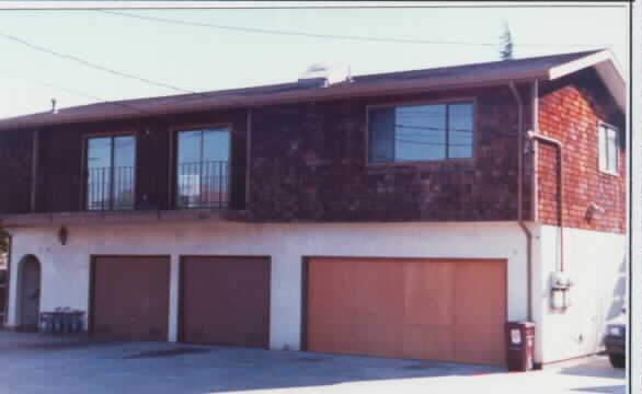 10445 Bancroft Ave in Oakland, CA - Building Photo - Building Photo