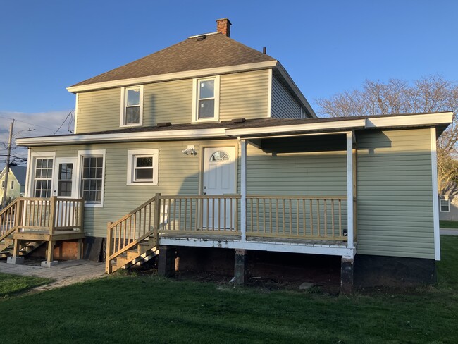 301 S Hamlin St in Shawano, WI - Foto de edificio - Building Photo