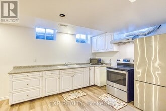 72 Nanaimo Cres in Hamilton, ON - Building Photo - Building Photo