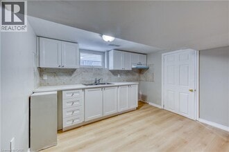 2100 Brampton St in Hamilton, ON - Building Photo - Building Photo