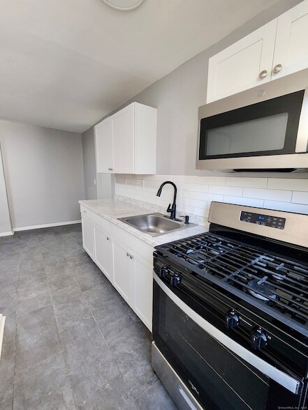 980 Pembroke St, Unit 1L in Bridgeport, CT - Building Photo - Building Photo