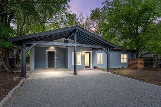 2006 De Verne St in Austin, TX - Building Photo - Building Photo