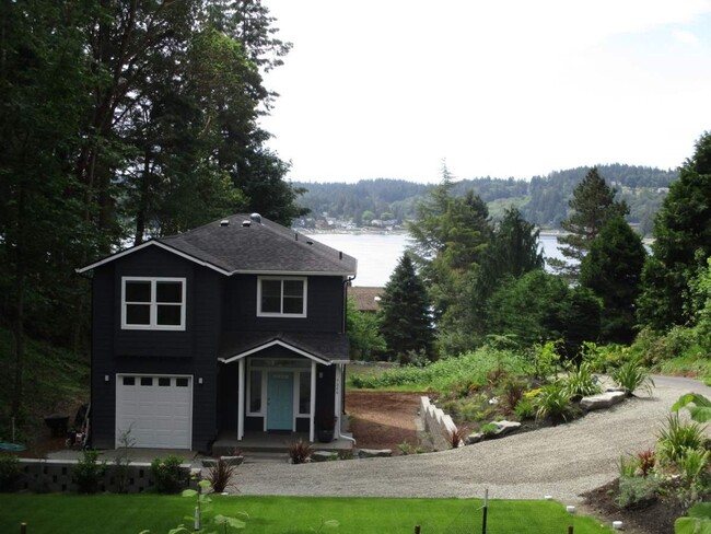 7300 Ford Dr NW in Gig Harbor, WA - Building Photo - Building Photo