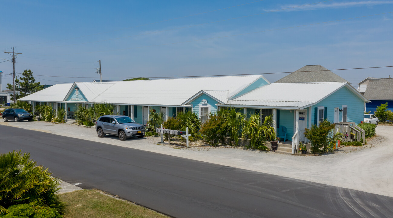 323 N Topsail Dr in Surf City, NC - Foto de edificio