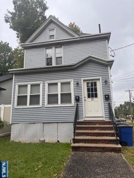 73 College Pl in Ridgefield Park, NJ - Building Photo