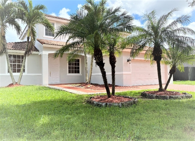 14300 SW 159th Pl in Miami, FL - Foto de edificio - Building Photo