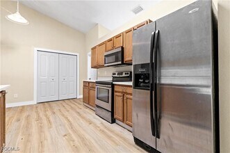 1399 Shields St in Port Charlotte, FL - Foto de edificio - Building Photo