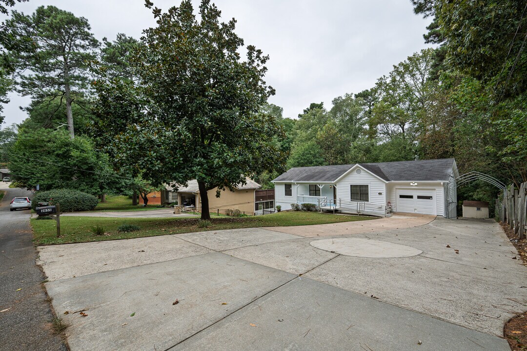 2655 Merry Rd in Cumming, GA - Building Photo