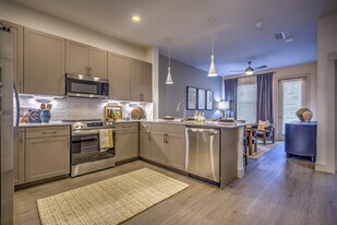 13970 Noel Rd in Dallas, TX - Building Photo