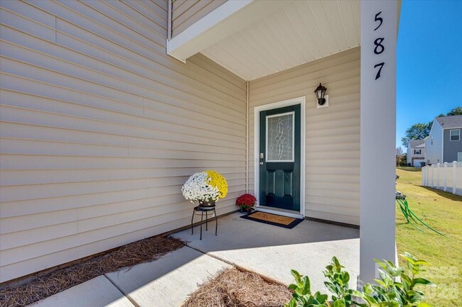 587 King Clover Ln in Clover, SC - Building Photo - Building Photo