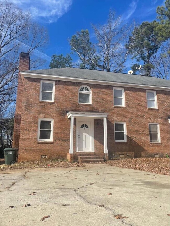 property at 10 Crescent Ln