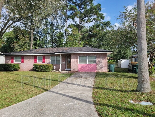 7819 Lisa Dr E
