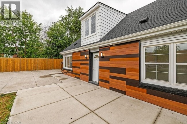 property at 2015 Leighland Rd