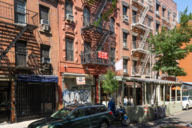 227 Mott St in New York, NY - Foto de edificio - Building Photo