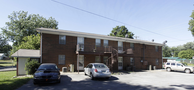 135 College St S in Madisonville, TN - Building Photo - Building Photo