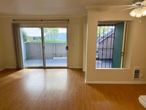 3266 Ashford St in San Diego, CA - Building Photo - Building Photo