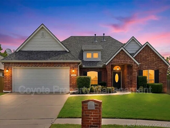 property at 2809 N Fern Ave