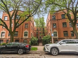 5252 S Drexel Ave, Unit Bedroom 1 in Chicago, IL - Building Photo