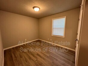 900 S Crutcher Ave in Springfield, MO - Building Photo - Building Photo