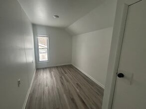 421 W Bond St, Unit 421 Upper in Hastings, MI - Building Photo - Building Photo