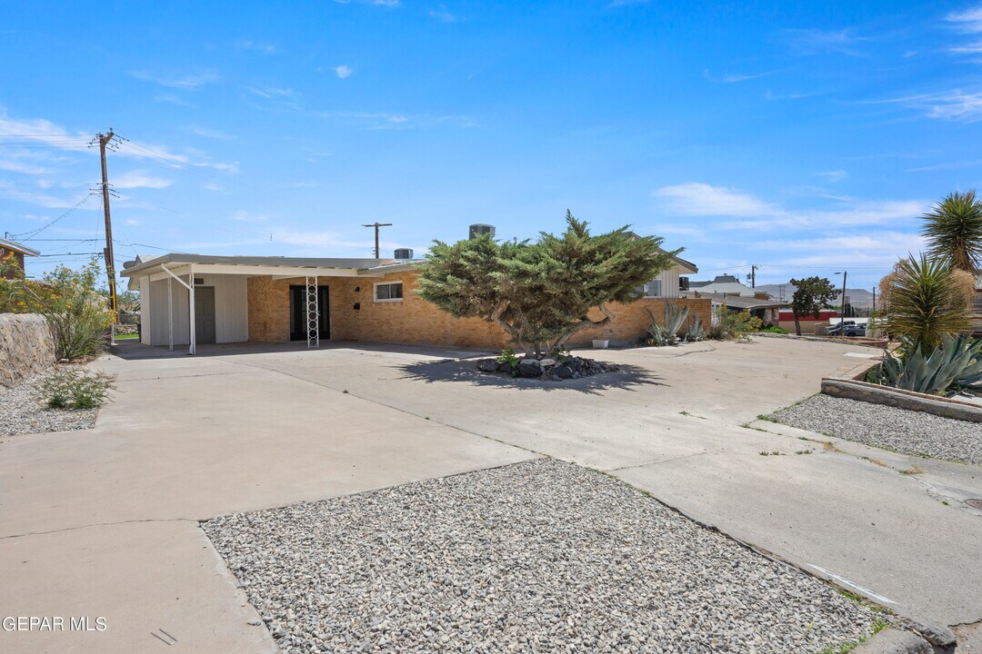 4317 Larchmont Dr in El Paso, TX - Building Photo