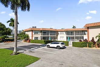 2201 SE 9th St in Pompano Beach, FL - Building Photo - Building Photo