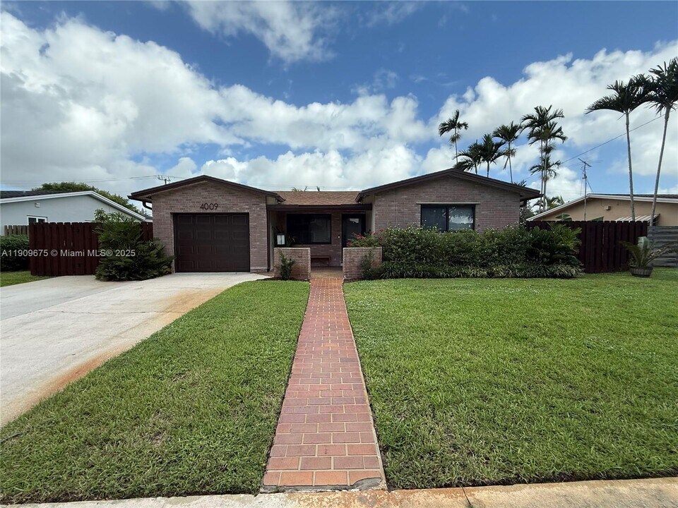 4009 Jefferson St in Hollywood, FL - Building Photo