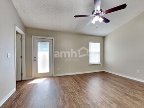 1757 Chandelier Cir E in Jacksonville, FL - Building Photo - Building Photo