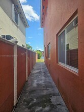 16600 SW 45th St in Miami, FL - Building Photo - Building Photo
