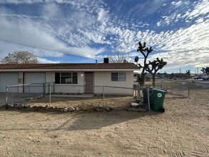 6375 Linda Lee Dr, Unit 6375 Front Unit in Yucca Valley, CA - Foto de edificio - Building Photo