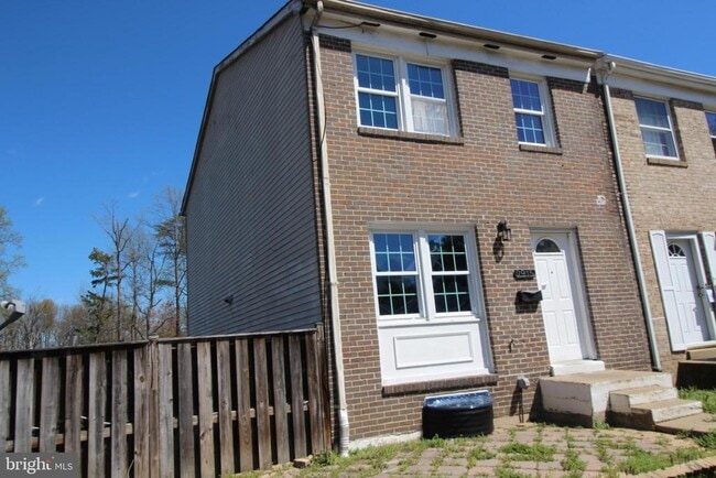 property at 2915 Pheasant Ln