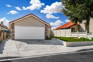 7254 Stoney Creek Dr in Highland, CA - Building Photo