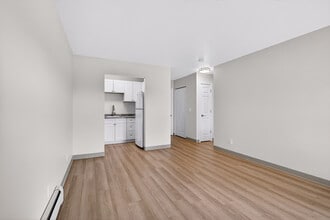 96 East Apartments in Janesville, WI - Foto de edificio - Building Photo