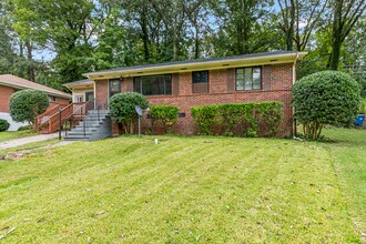 2788 Lancaster Dr in East Point, GA - Foto de edificio - Building Photo