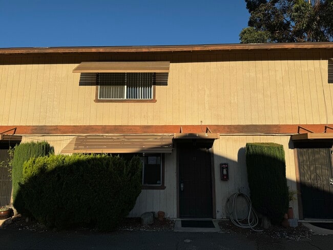 property at 1039 W Lincoln Ave