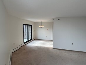 6615 Lake Shore Dr S, Unit #900 in Minneapolis, MN - Building Photo - Building Photo