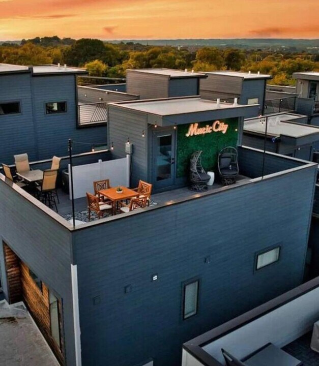 2718 Delaware Ave in Nashville, TN - Building Photo