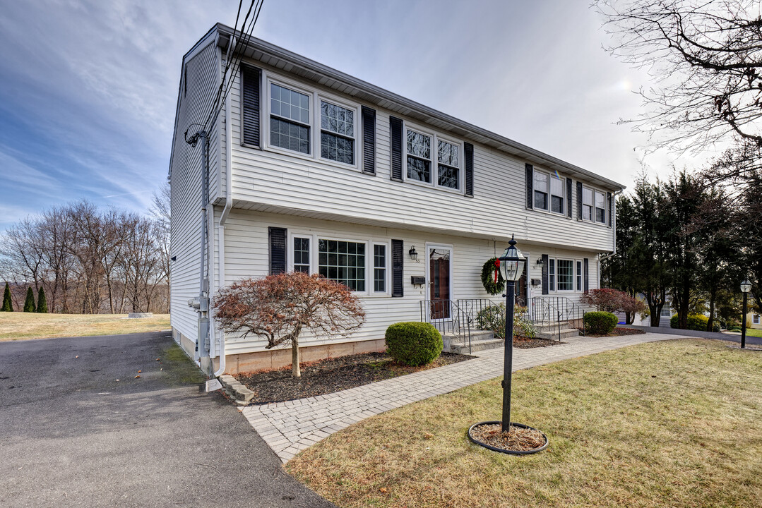 53 Rourke Ave in Southington, CT - Building Photo