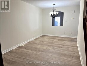105 Tacom Cir in Ottawa, ON - Building Photo - Building Photo