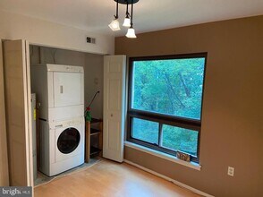 433 Christopher Ave in Gaithersburg, MD - Building Photo - Building Photo