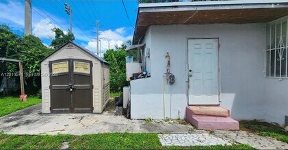 405 NW 64th St, Unit 3 in Miami, FL - Foto de edificio - Building Photo