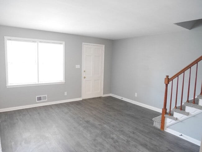 2243 Graythorn Rd in Middle River, MD - Foto de edificio - Building Photo