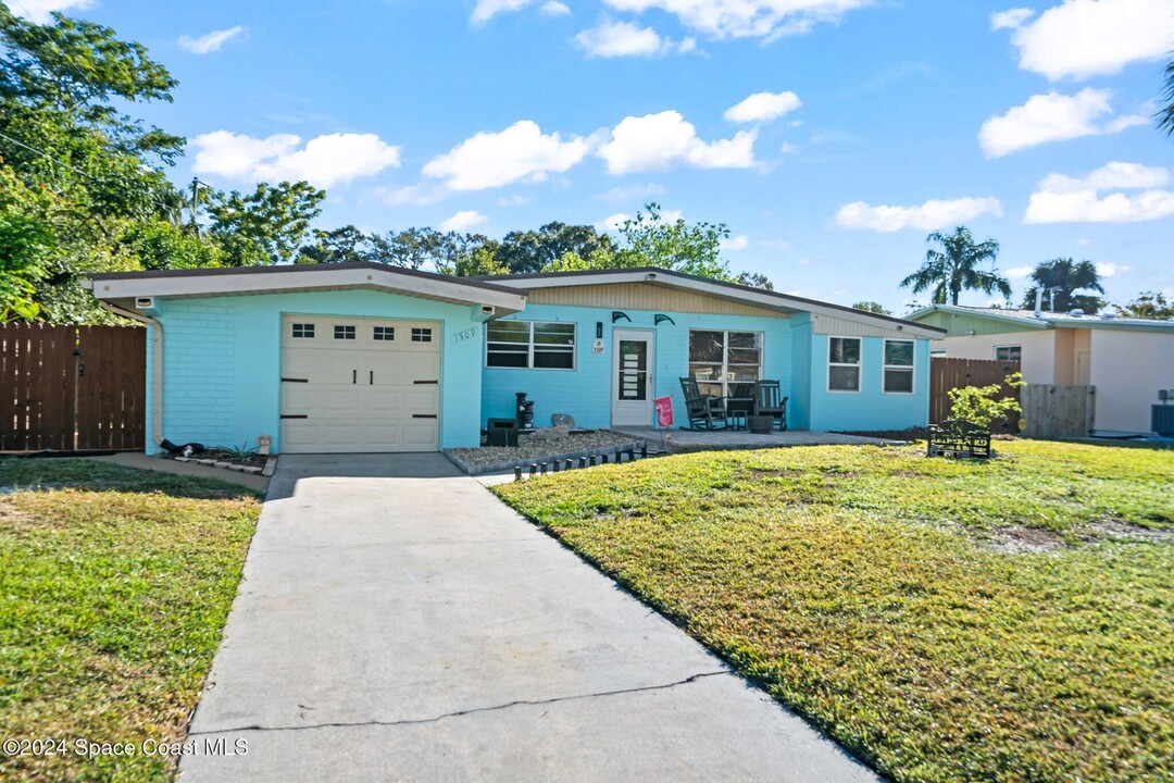 1509 Hedrick Dr in Melbourne, FL - Building Photo