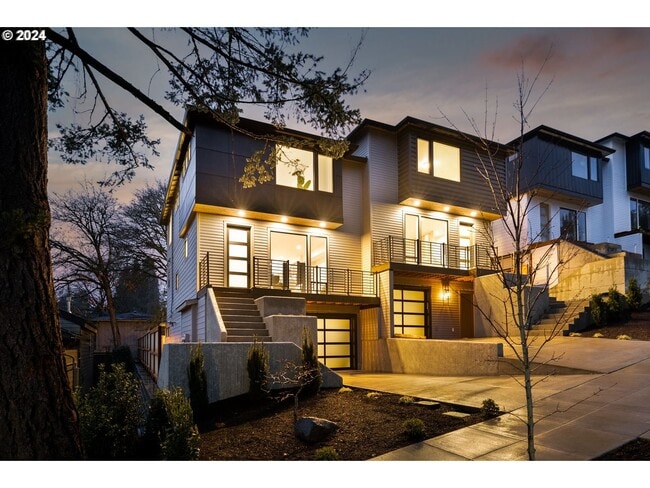 property at 627 SW Lobelia St