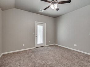 5800 Campbell Creek Dr in Oklahoma City, OK - Building Photo - Building Photo