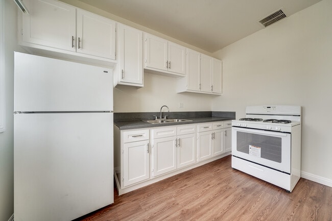5-1053 Normandie Ave in Los Angeles, CA - Building Photo - Building Photo